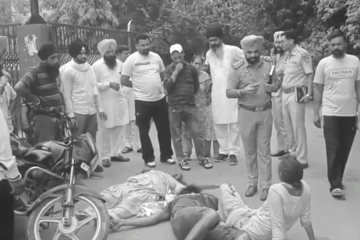 ਪੁਲਿਸ ਥਾਣੇ ਦੇ ਬਾਹਰ ਤਾਬੜਤੋੜ ਫਾਇਰਿੰਗ…Ex DSP ਨੇ ਥਾਣੇ ਬਾਹਰ ਨੂੰਹ ਪੁੱਤ ਨੂੰ ਮਾਰ ‘ਤੀਆਂ ਗੋ*ਲੀਆਂ, ਦੂਜਾ ਵਿਆਹ ਕਰਵਾਉਣ ‘ਤੇ ਹੋਇਆ ਝਗੜਾ